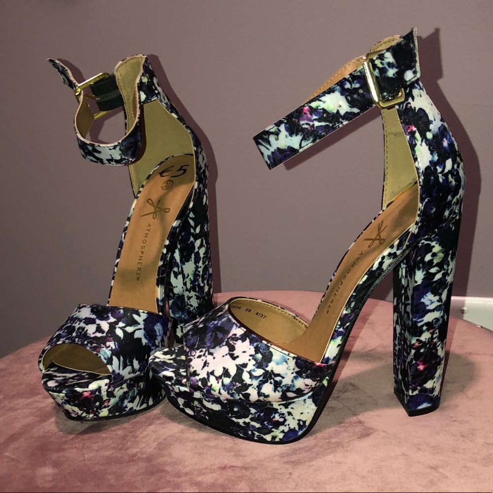 Floral platforms size 37 70’s style heels wedge